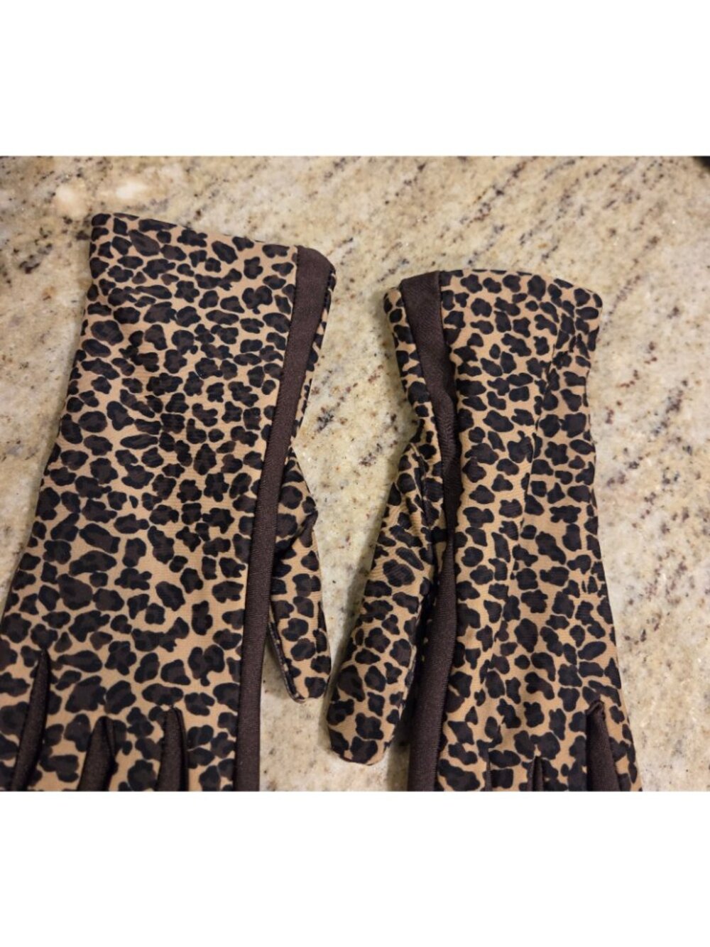 Isotoner Womens One Size Cheetah Leopard Animal Stretch Gloves Grip Palm - Picture 4 of 16